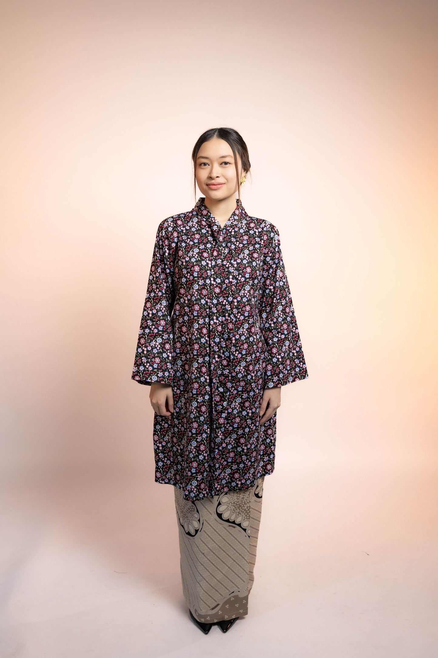 Baju Kebaya Labuh [Black Bouquet]